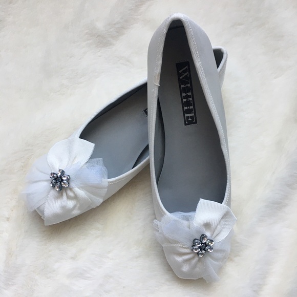 New Vera Wang Lace Embellished Ballet Flats